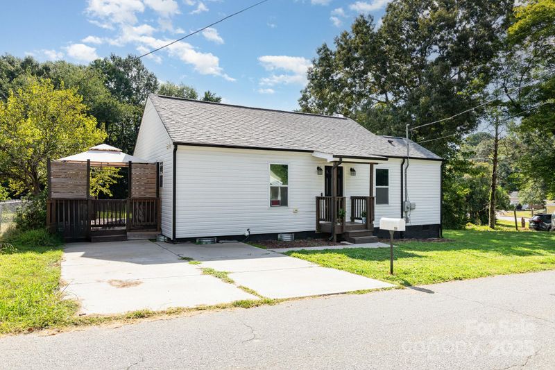 708 N Buckoak St, Stanley, NC 28164