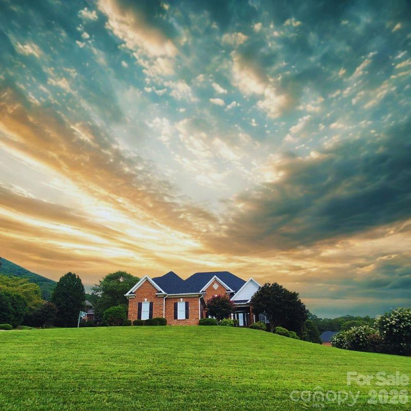 1081 Horse Rock Rd, Hickory, NC 28602