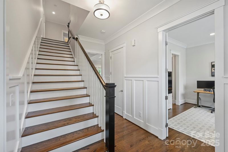 608 Melbourne Ct, Charlotte, NC 28209