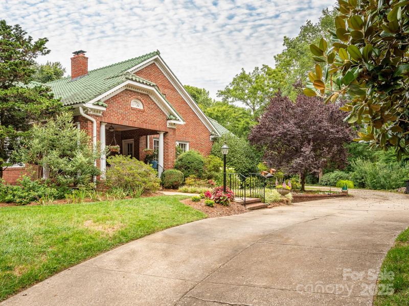 121 Louise Dr SE, Concord, NC 28025