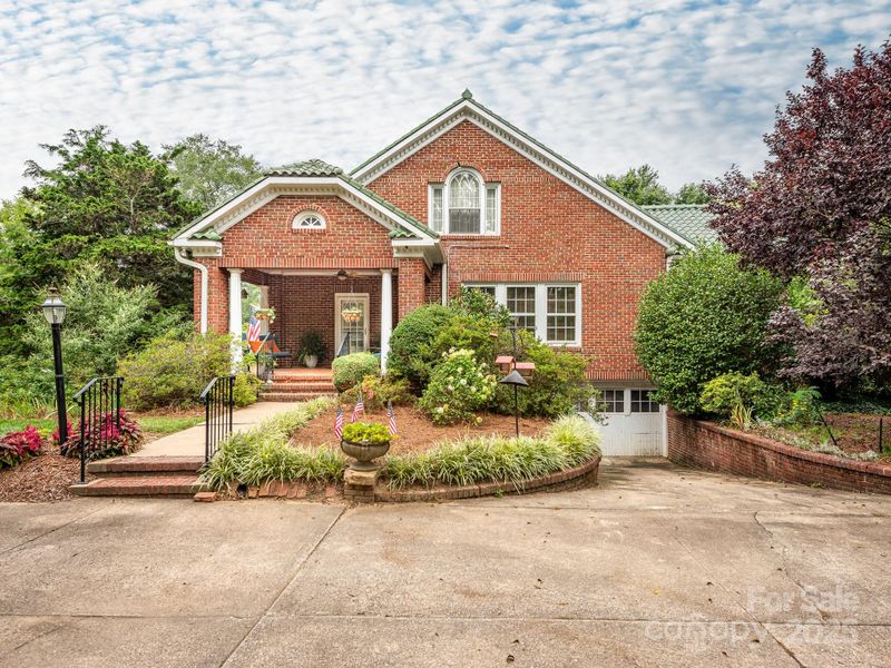 121 Louise Dr SE, Concord, NC 28025