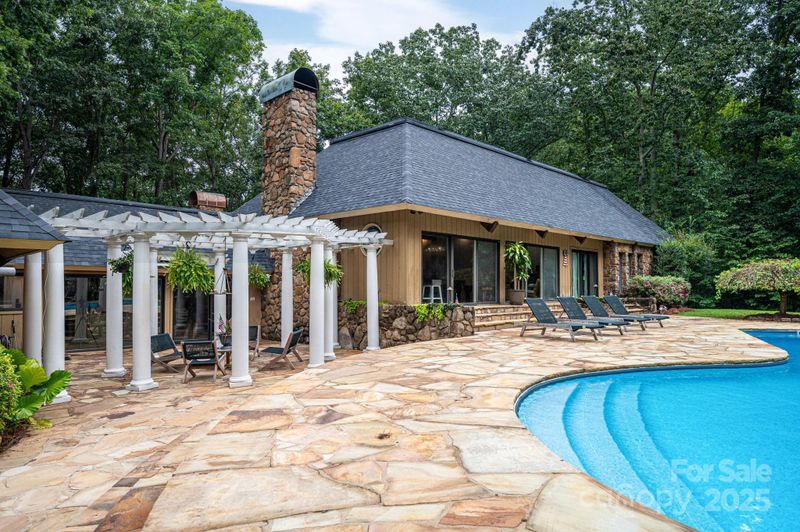 109 Saddletree Rd, Lincolnton, NC 28092