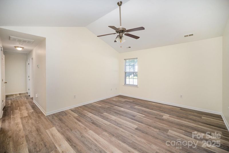 1623 Forest Stream Ct, Charlotte, NC 28213