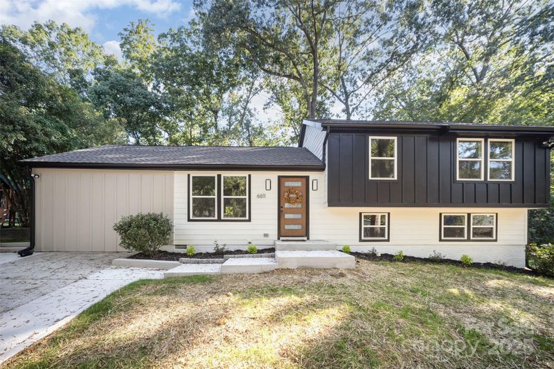 6811 Rollingridge Dr, Charlotte, NC 28211