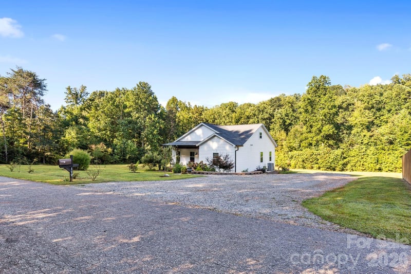 119 Con Lee Dr, Olin, NC 28660