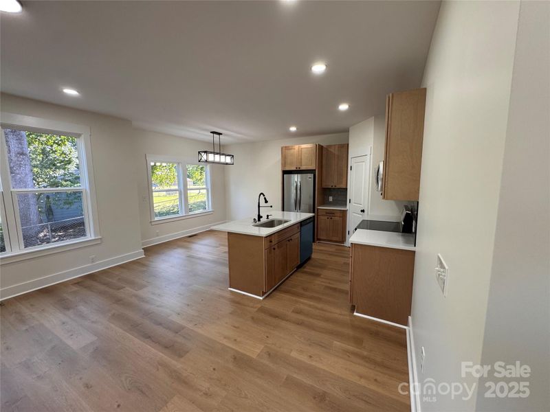 3920 Cherry Grove Dr, Hickory, NC 28602