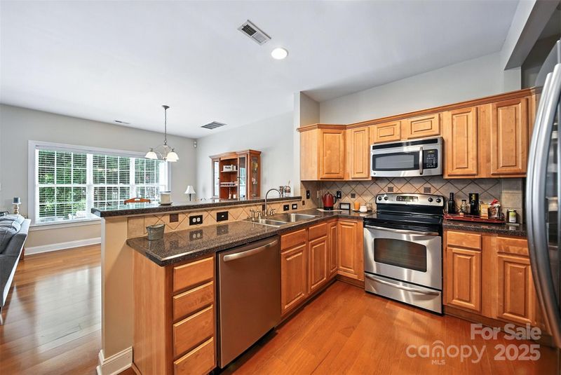 1995 Talbot Ln, Hickory, NC 28602