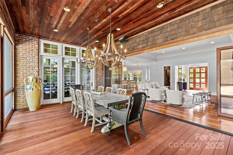 2301 Vernon Dr, Charlotte, NC 28211