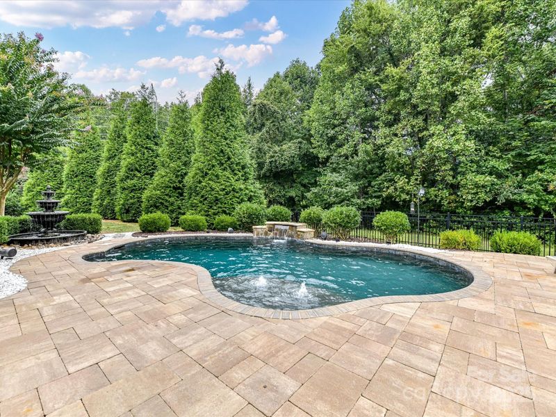 17412 Pennington Dr, Cornelius, NC 28031
