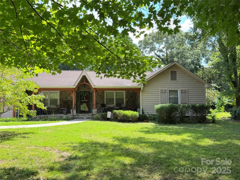 1306 7th St NW, Hickory, NC 28601