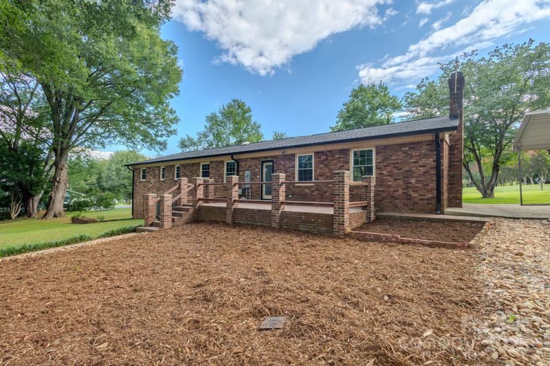 3586 Spring Valley Dr, Newton, NC 28658