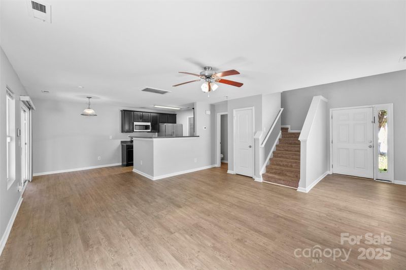 2415 Cairns Mill Ct, Charlotte, NC 28269