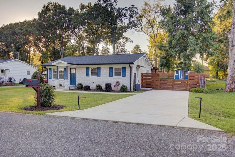 508 Hand Cir, Lowell, NC 28098