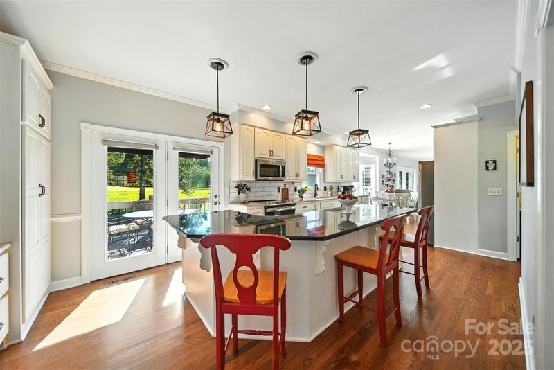 4921 Elmhurst Dr NE, Hickory, NC 28601