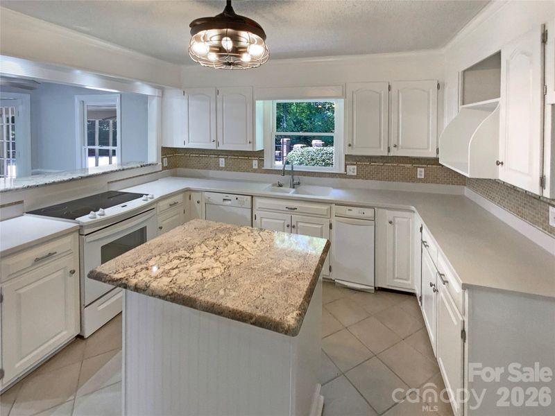 1871 Tara Trl, Lancaster, SC 29720