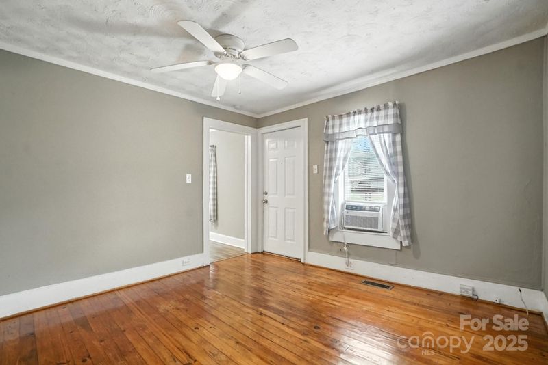 505 Park Cir, Lowell, NC 28012