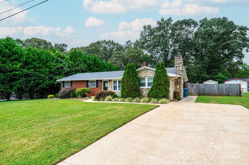 2841 21st St NE, Hickory, NC 28601