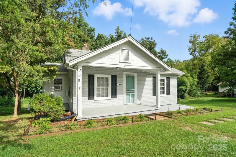 509 Park Cir, Lowell, NC 28012