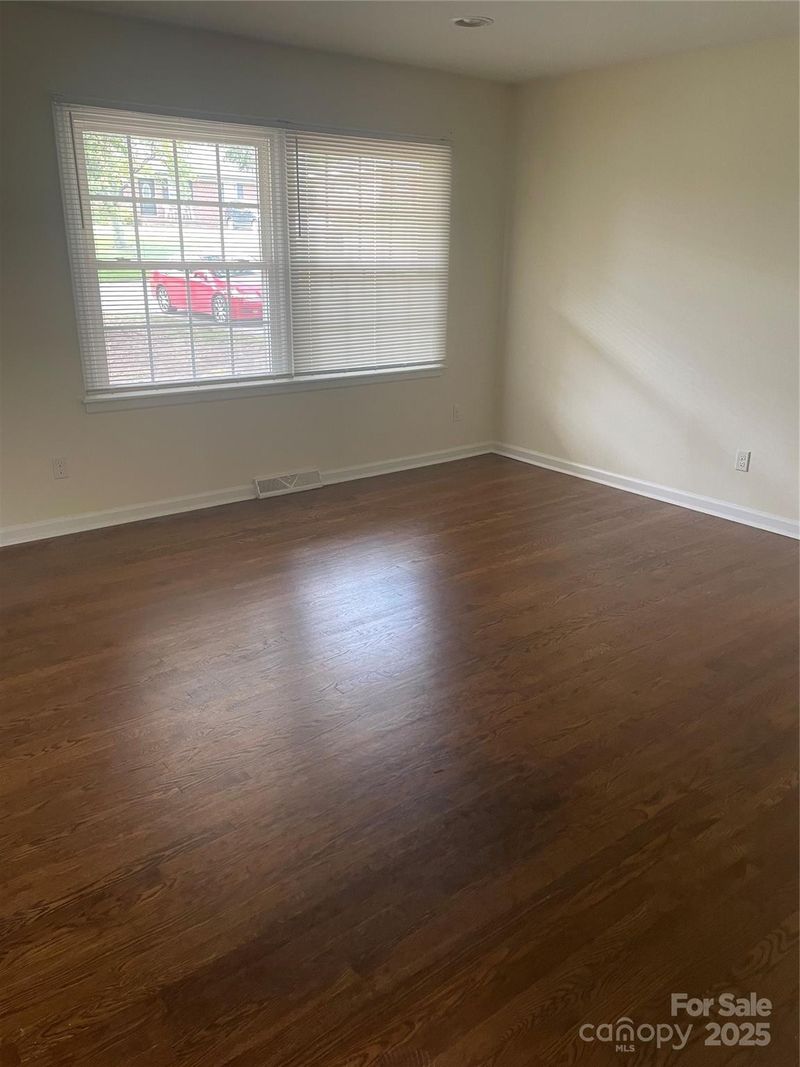 912 Hallmark Dr, Gastonia, NC 28052