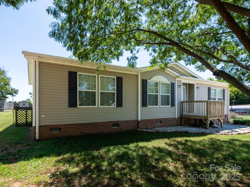 107 White Ridge Ln, Cleveland, NC 27013