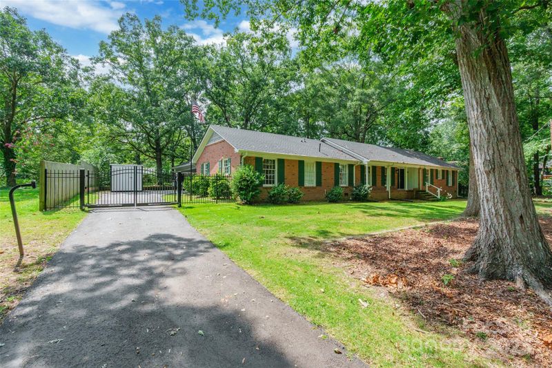 1102 Lakewood Dr, Monroe, NC 28112