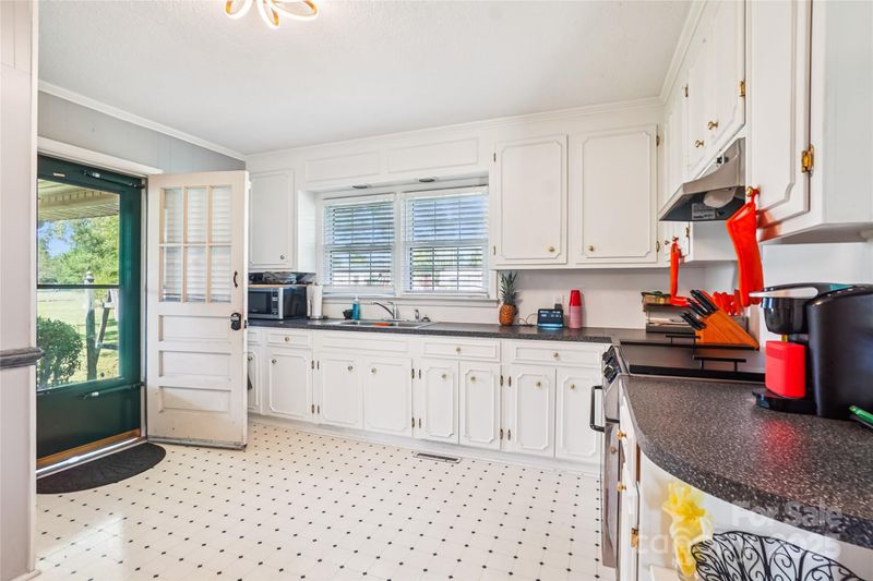 107 Colonial Dr, Chester, SC 29706