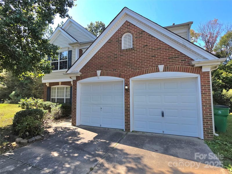521 Volunteer Ct, Charlotte, NC 28213