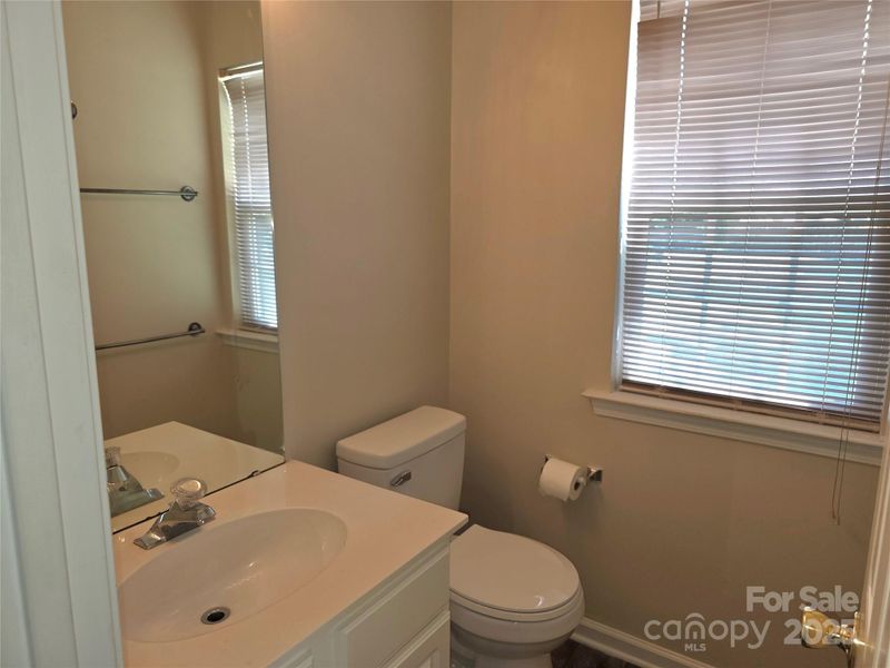 521 Volunteer Ct, Charlotte, NC 28213