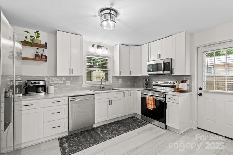 2809 Arnold Dr, Charlotte, NC 28205