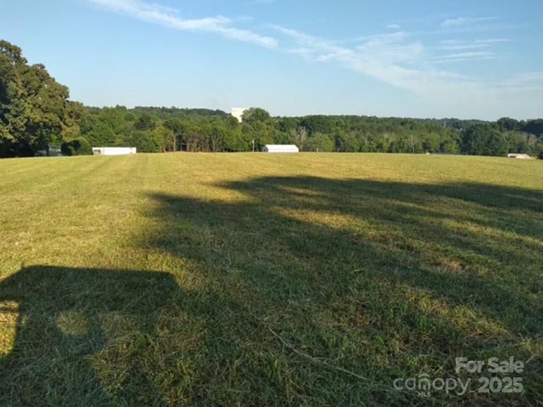 425 E N St, Newton, NC 28658
