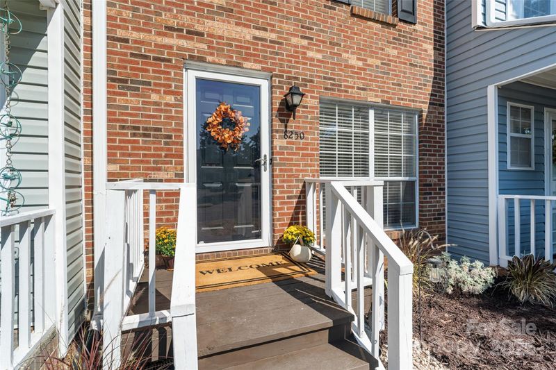 8250 Circle Tree Ln, Charlotte, NC 28277