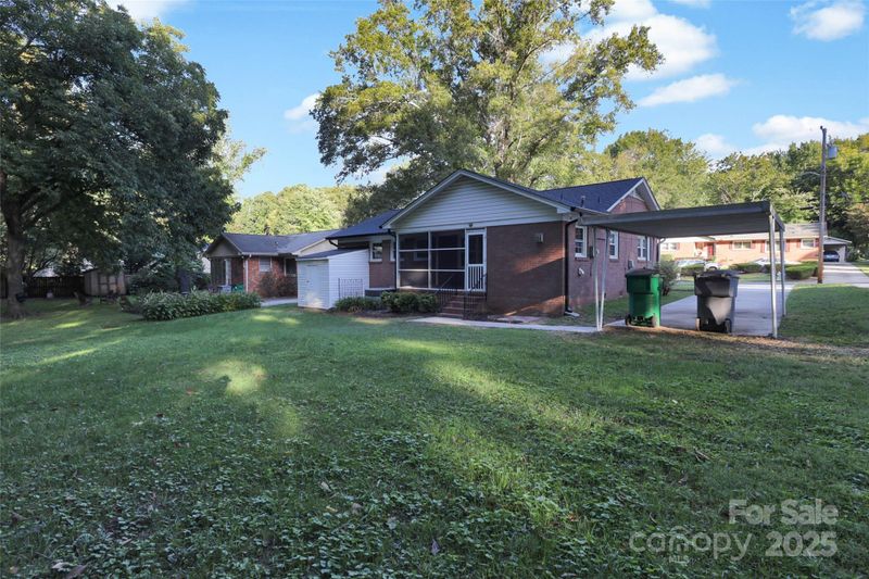 1100 Nancy Dr, Charlotte, NC 28211
