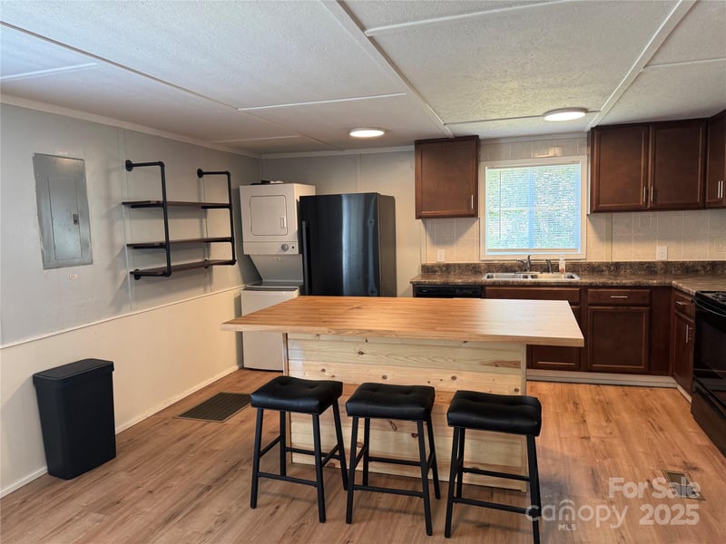 680 Mullinax Cir, Blacksburg, SC 29702