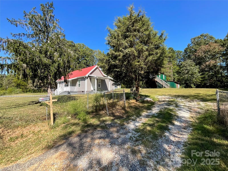 680 Mullinax Cir, Blacksburg, SC 29702