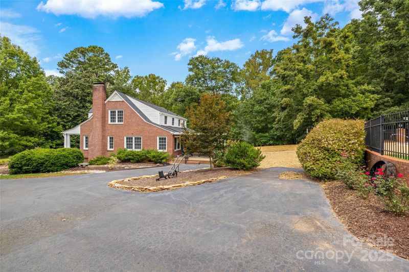 666 Twin Lakes Rd, Rock Hill, SC 29732