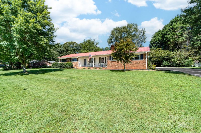 2671 Surrey Dr, Lincolnton, NC 28092