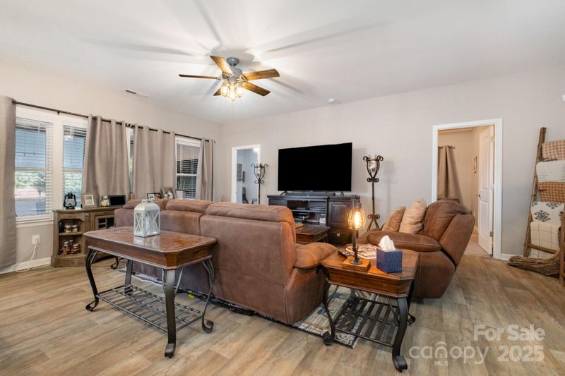 142 Canada Dr, Statesville, NC 28677