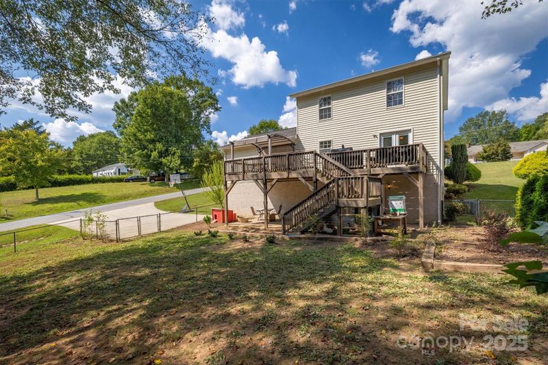 445 30th Ave NW, Hickory, NC 28601