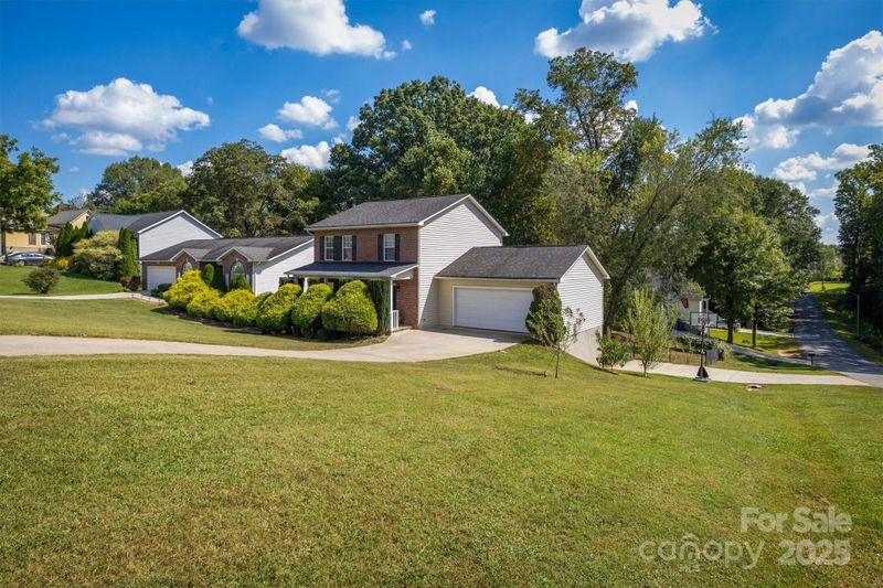 445 30th Ave NW, Hickory, NC 28601