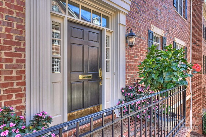 318 S Laurel Ave, Charlotte, NC 28207