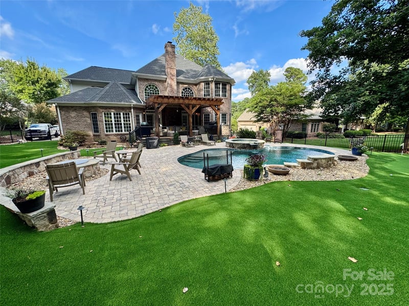 7736 Turnberry Ln, Stanley, NC 28164