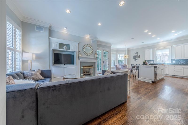 1103 S Kings Dr, Charlotte, NC 28207