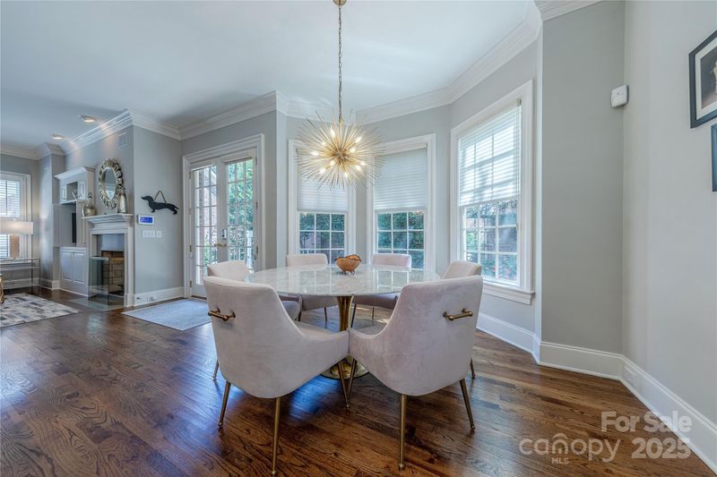 1103 S Kings Dr, Charlotte, NC 28207