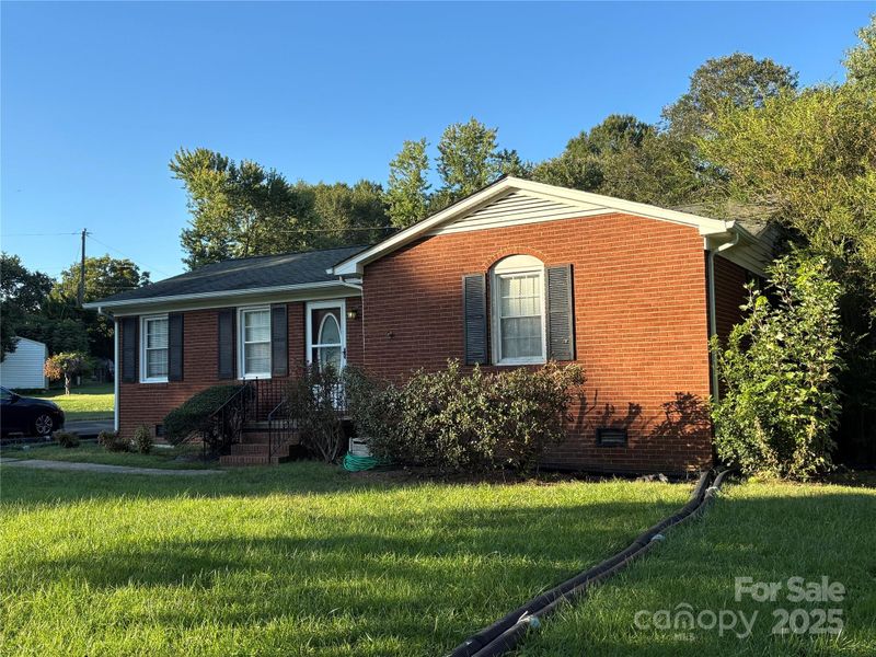 110 Fieldcrest Dr, Stanley, NC 28164