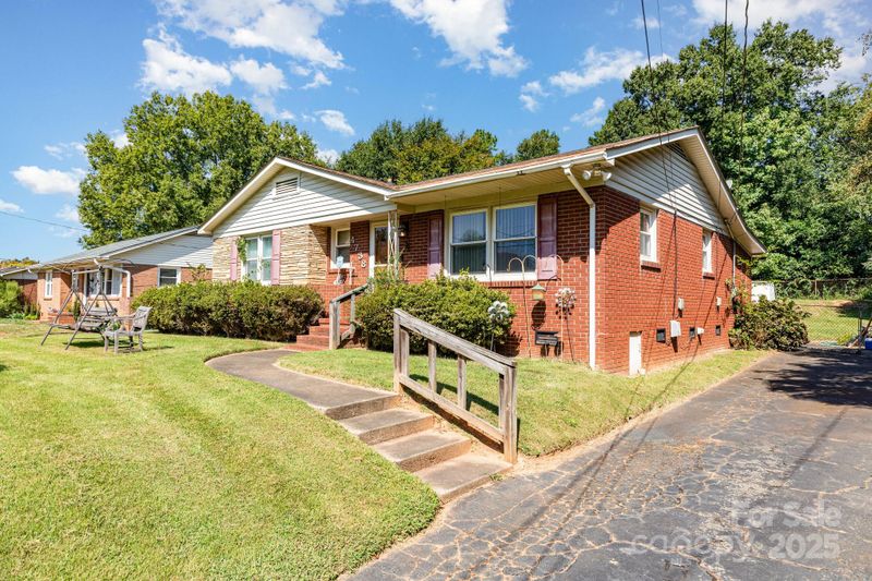 4738 Brooktree Dr, Charlotte, NC 28208