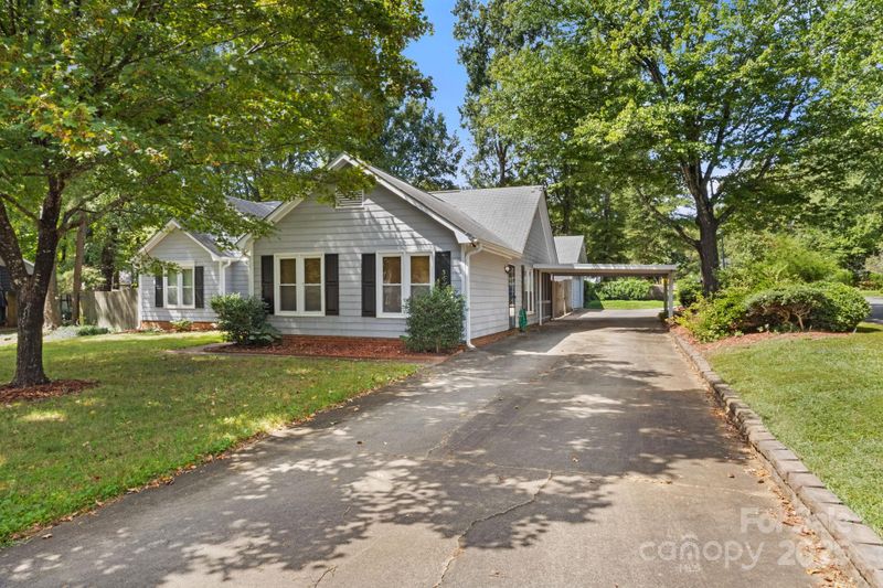 6535 Lantern Ct, Charlotte, NC 28227