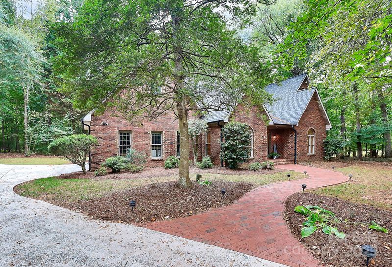 4121 Olde Roxbury Dr, Matthews, NC 28105