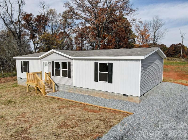 516 Lake Mullis Rd, Harmony, NC 28634