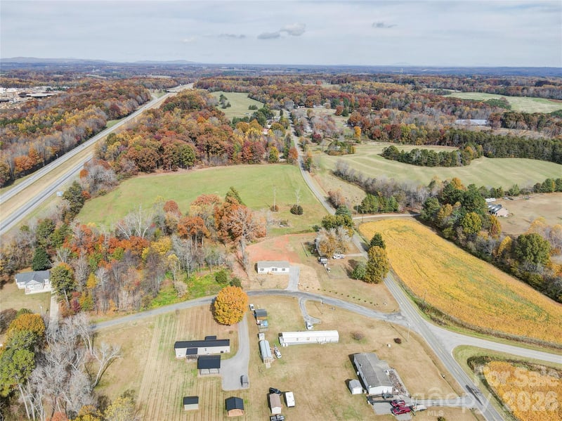 516 Lake Mullis Rd, Harmony, NC 28634