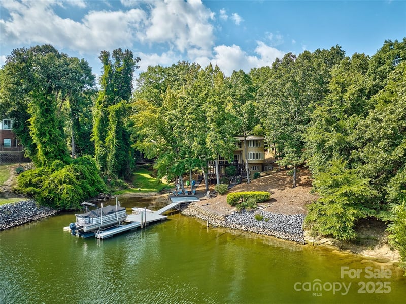 131 Whispering Pines Dr, Lake Wylie, SC 29710